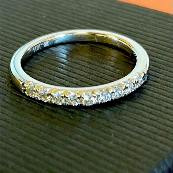10k White Gold 1/4ct diamond band - Picture 1 of 6
